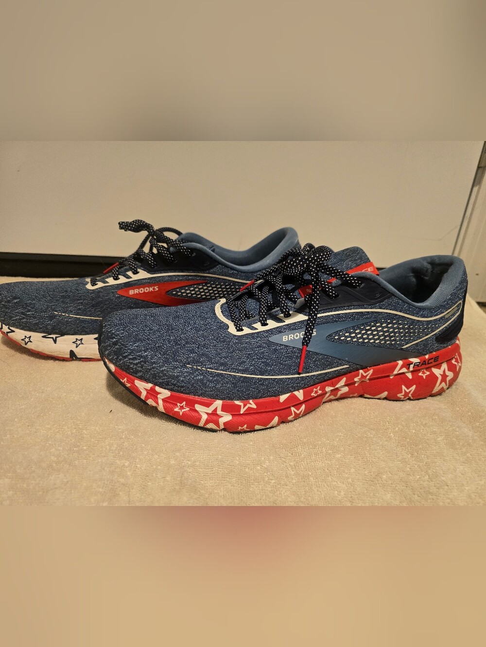 Brooks Kids Navy and Red Star-Pattern Running Sneakers